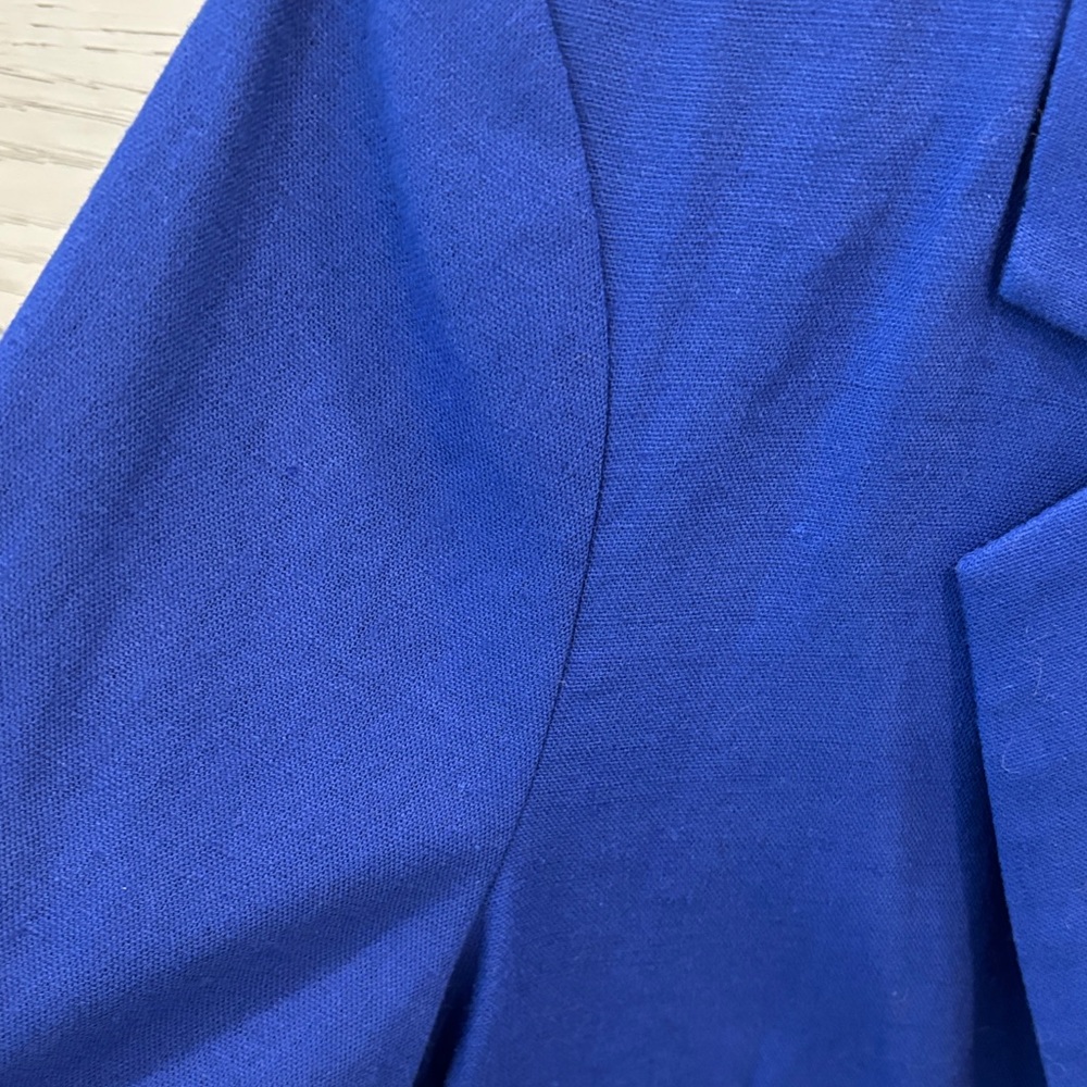 Elegant Royal Blue Double-Breasted Blazer - Picture 4 of 11